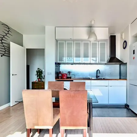 Apartment F2 Moderne Terrasse Lumineux Proche Transport Free Parking *
